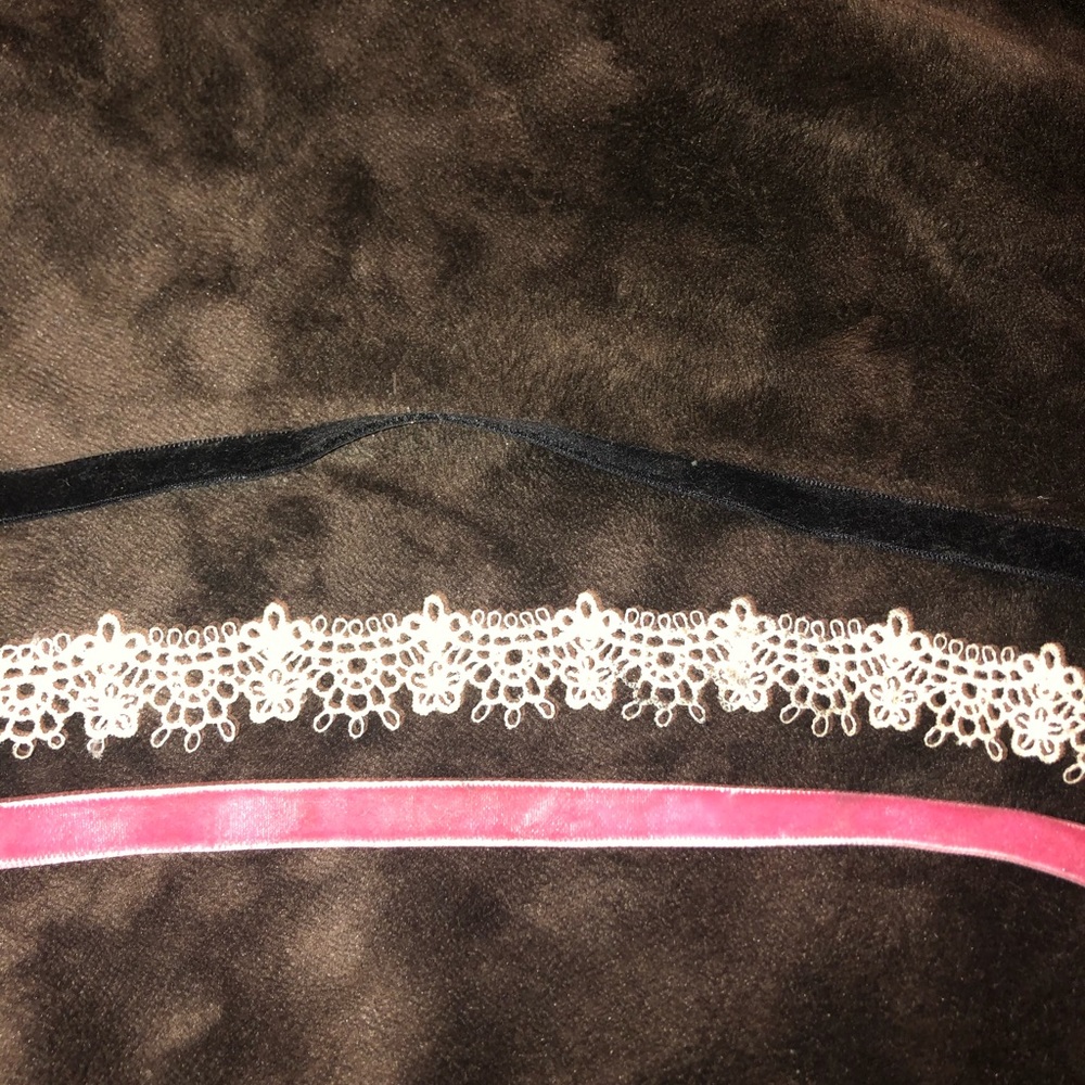 Chokers - Picture 2 of 3